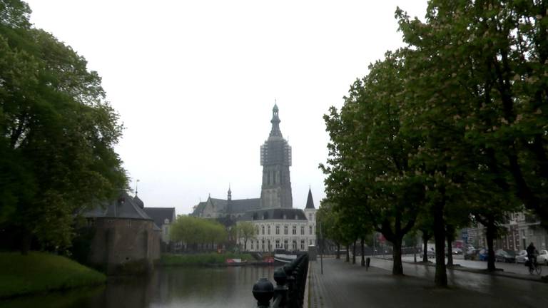 De Grote Kerk in Breda, nog langer in de steigers. (foto: Raoul Cartens)