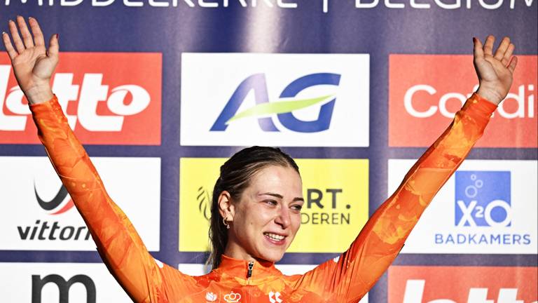 Inge van der Heijden, erg blij met de titel (foto: ANP).