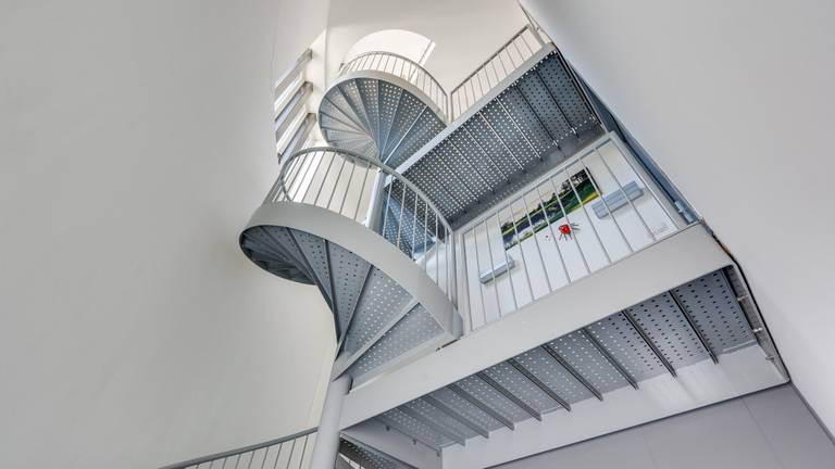 Duizeligwekkende trap (foto: Architectuur Makelaar).