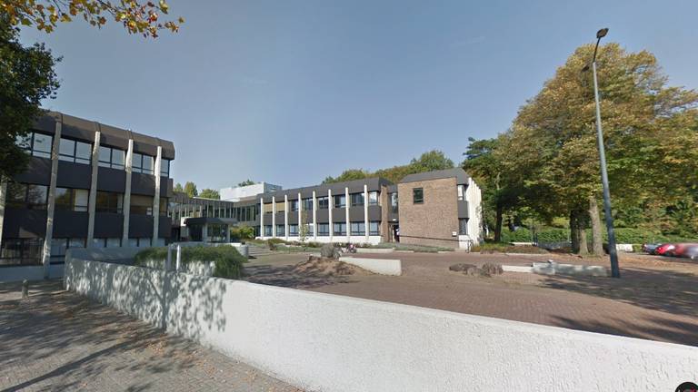 Het gemeentehuis in Oosterhout (foto: Google Maps).