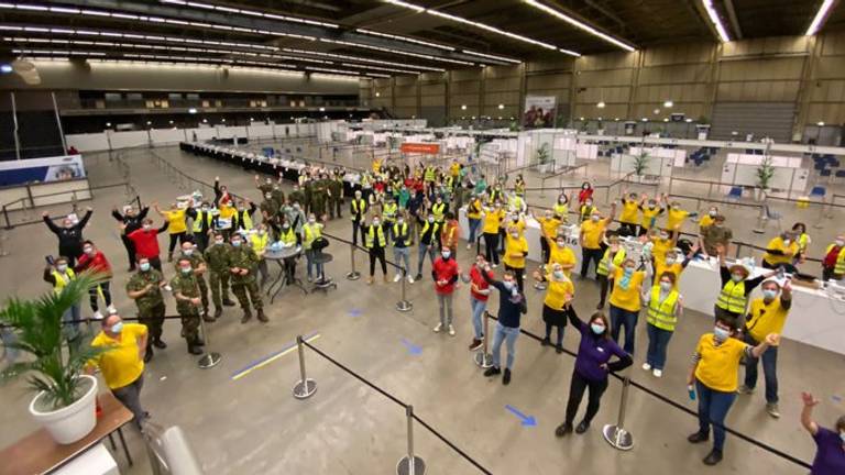 De prikkers van de GGD Brabant-Zuidoost tevreden na een dag hard werken (foto: GGD Brabant-Zuidoost).