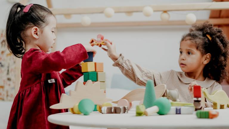 De allerkleinsten mogen wel naar de kinderopvang (foto: Pexels).