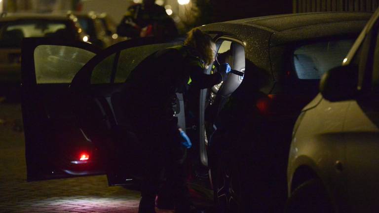 Onderzoek na de melding van een schietpartij op de Van de Spiegelstraat in Breda (foto: Perry Roovers/SQ Vision).