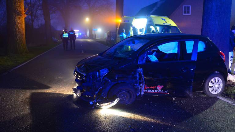 Het ongeluk in Liessel gebeurde rond acht uur donderdagochtend (foto: Walter van Bussel/SQ Vision).