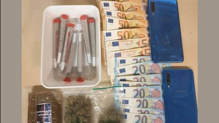 Met deze drugs op zak is de man opgepakt (foto: Politie Waalwijk).