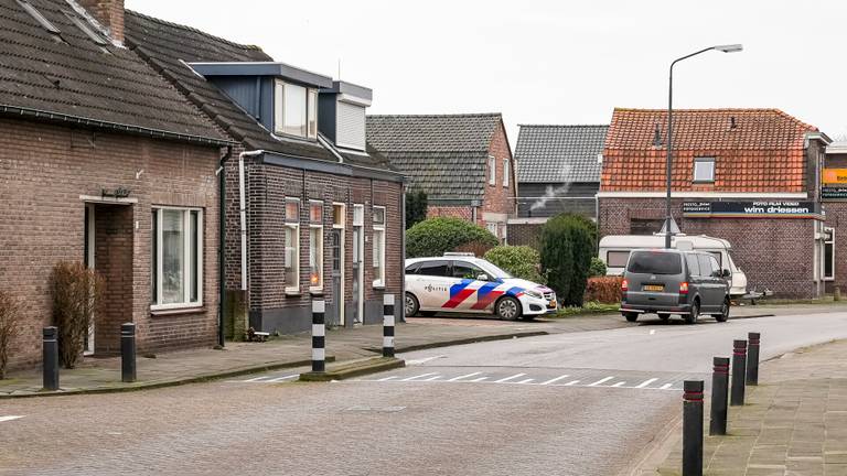 In Waalwijk wordt er op meerdere plekken gepost vanwege de zoektocht, bevestigt de politie (foto: SQ Vision).