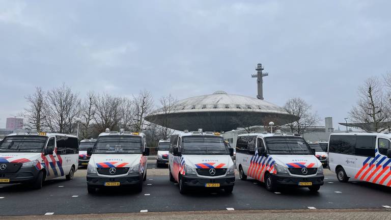 Ruim honderd agenten kwamen bij elkaar in het Evoluon (foto: Imke van de Laar) 