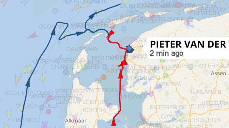 De Viking (blauwe lijn) sleepte de Galactica over de Noordzee, waarna een andere sleepboot het schip vanaf de Waddenzee naar Harlingen sleepte (rode lijn). Eerder had die sleepboot materiaal aangevoerd via het IJsselmeer. 