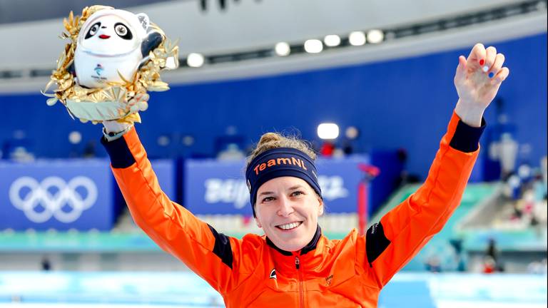 Ireen Wüst na het behalen van de gouden medaille op de 1500 meter (Foto: ANP)