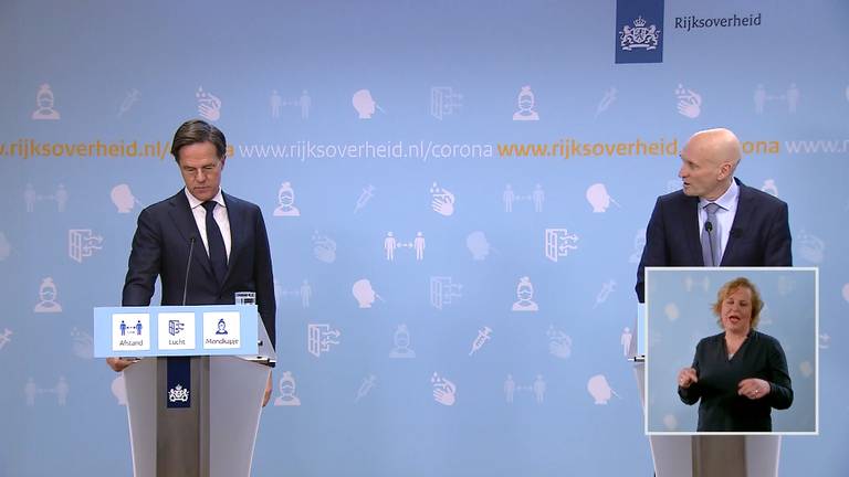Premier Rutte en minister Kuipers tijdens de persconferentie 
