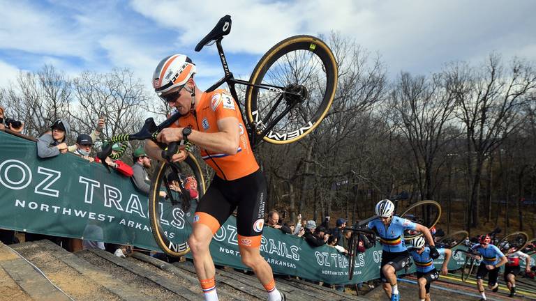 Corne van Kessel in actie tijdens het WK Veldrijden (Foto: ANP)