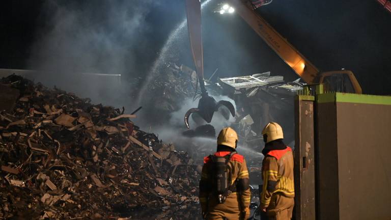 Brand bij een metaalverwerkingsbedrijf in Breda. Foto: Perry Roovers/SQ Vision.