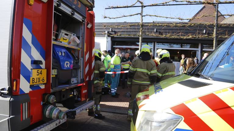 Bij het ongeluk in Beugen zouden meerdere mensen gewond zijn geraakt (foto: SK-Media).