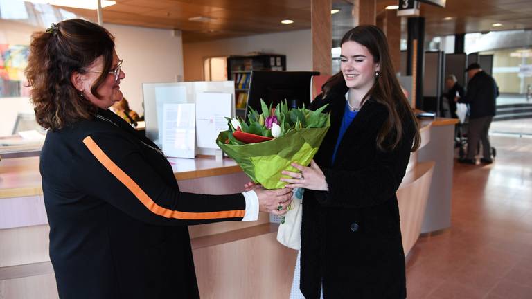 Bloemen voor Simone (foto: Jan Stads / Pix4Profs).