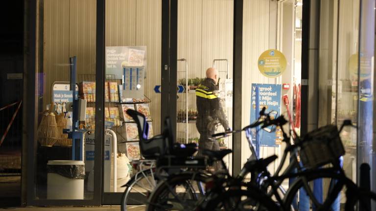 Overval op supermarkt Roosendaal, twee daders op de vlucht