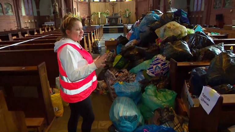 Martyna's inzamelactie voor Oekraïne is zo succesvol dat ook het dorpshuis en de kerk nu bomvol staan 