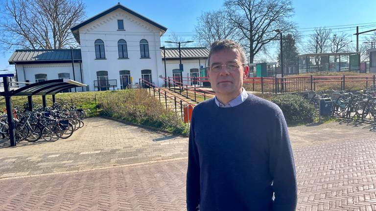 Theo Smit is een van de 32 bezwaarmakers tegen de spoorombouw in Vught (foto: Tonnie Vossen)