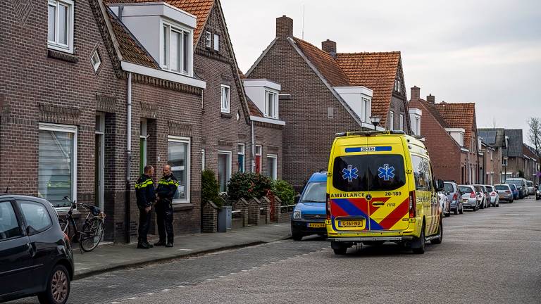 Mogelijke steekpartij in huis Kaatsheuvel (foto: Jack Brekelmans - SQ Vision). 