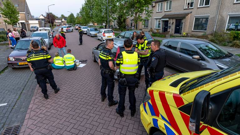 Meisje raakt gewond bij aanrijding (foto: Marcel van Dorst - SQ Vision).