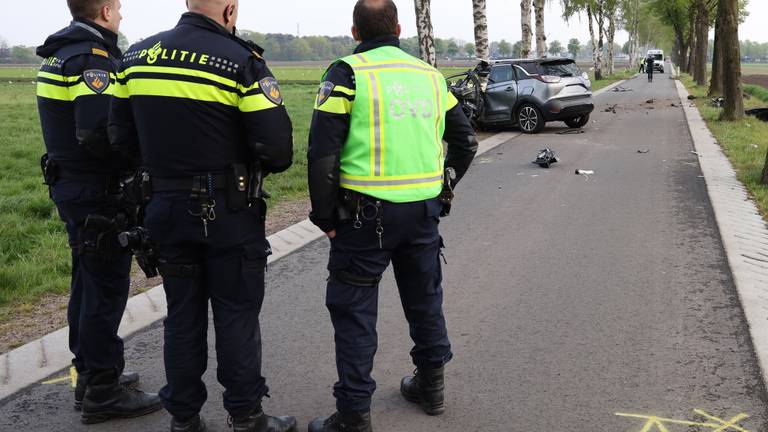 Politie doet onderzoek naar de oorzaak van het ongeval (foto: Marco van den Broek - SQ Vision).