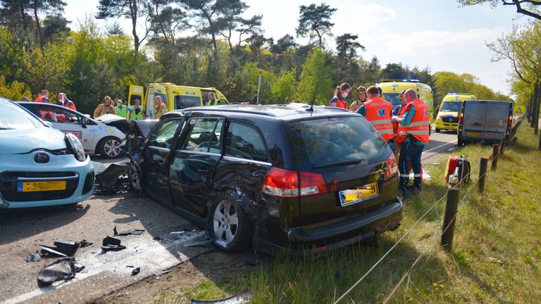 De ravage na het ongeluk (foto: Walter van Bussel/SQ Vision Mediaprodukties).