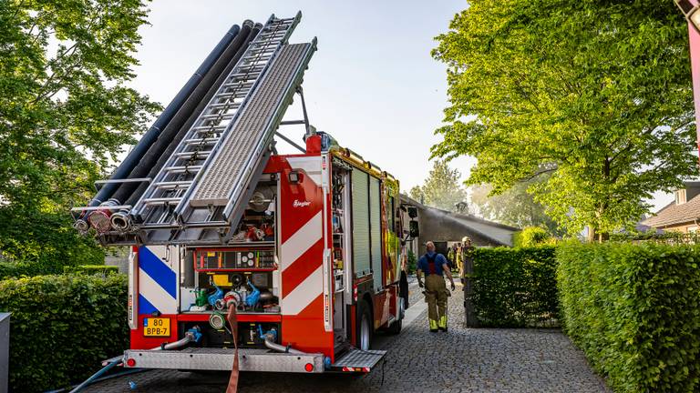 De brandweer van Kaatsheuvel kreeg hulp uit Tilburg (foto: Jack Brekelmans).