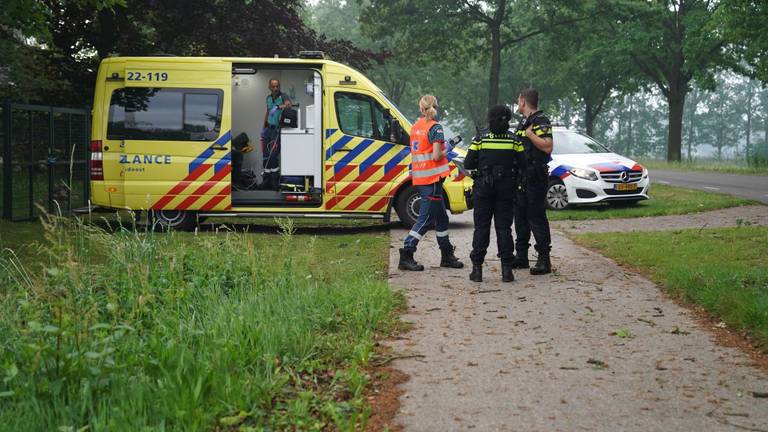 Politie en ambulance waren ter plekke gekomen (foto: SQ Vision Mediaprodukties).