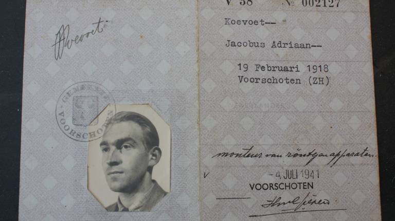 Het identificatiebewijs van Hans' vader uit 1941.