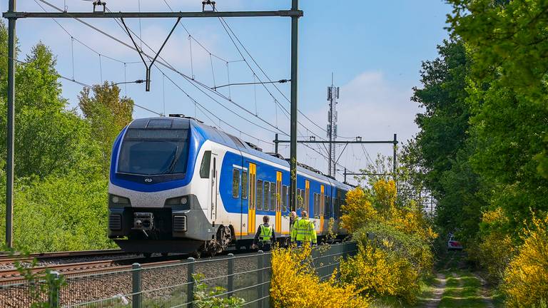 Bestuurder van auto overleden na botsing met trein in Rosmalen