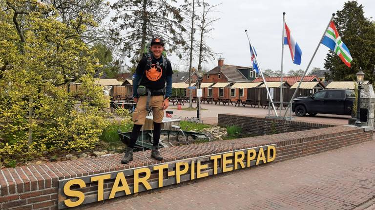 Jan Zeggelaar wandelt 888 kilometer voor zijn stiefbroertje Leandro (privéfoto).