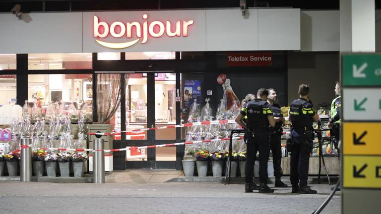 Overval op tankstation A58: dader doet greep in de kassa en neemt de benen