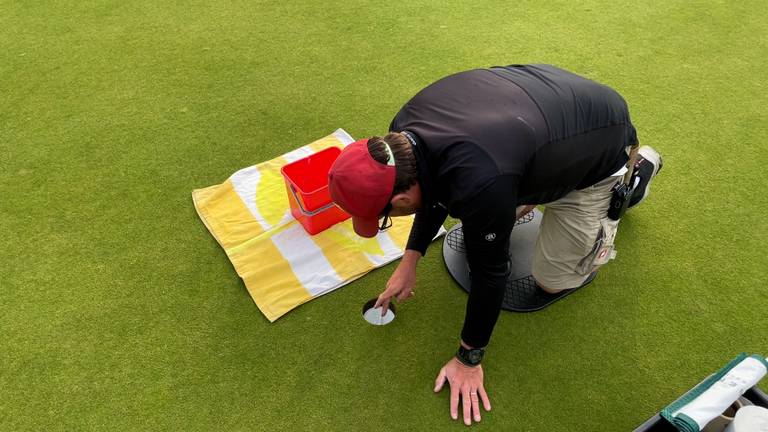 Patrick Dirks zorgt voor de perfecte golfbaan voor het Dutch Open (foto: Jos Verkuijlen)