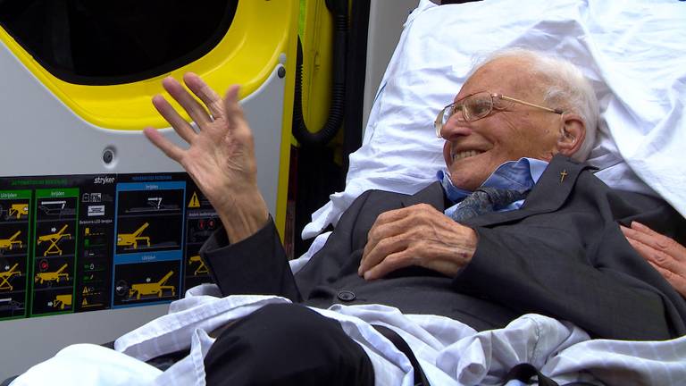 Pastoor Piet Vissers nam afscheid van zijn geliefde Wintelre.