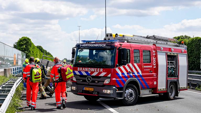 Brandweer en ambulance waren snel ter plaatse (foto: Marcel van Dorst/MaRicMedia/SQ Vision Mediaprodukties).