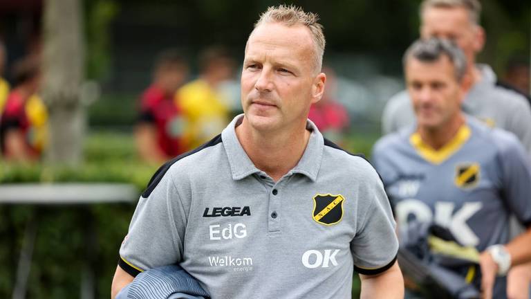 Edwin de Graaf als trainer van NAC (foto: OrangePictures).