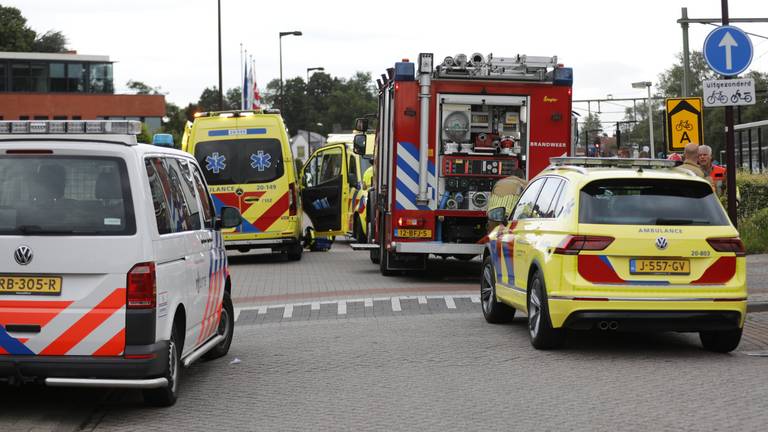 Na de aanrijding bij Oudenbosch werden meerdere hulpdiensten opgeroepen (foto: Christian Traets/SQ Vision).