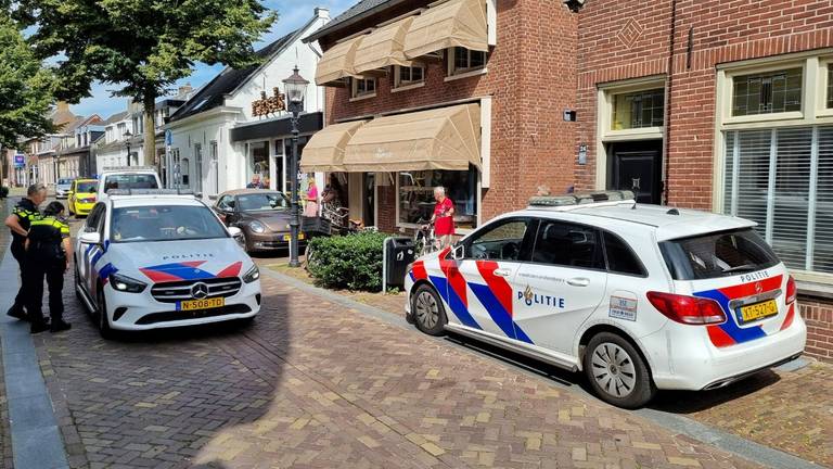 Na het bedrijfsongeluk in Osterwijk werden verschillende hulpdiensten opgeroepen (foto: Toby de Kort/SQ Vision).