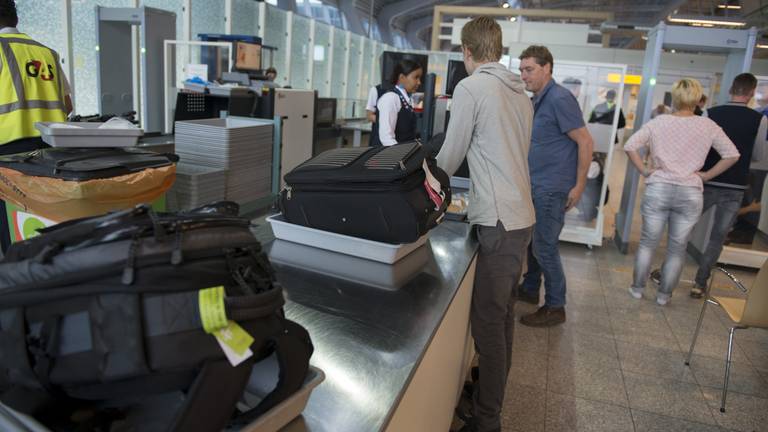 Tijdens de securitycheck werd het verdachte voorwerp gevonden (foto: ANP).