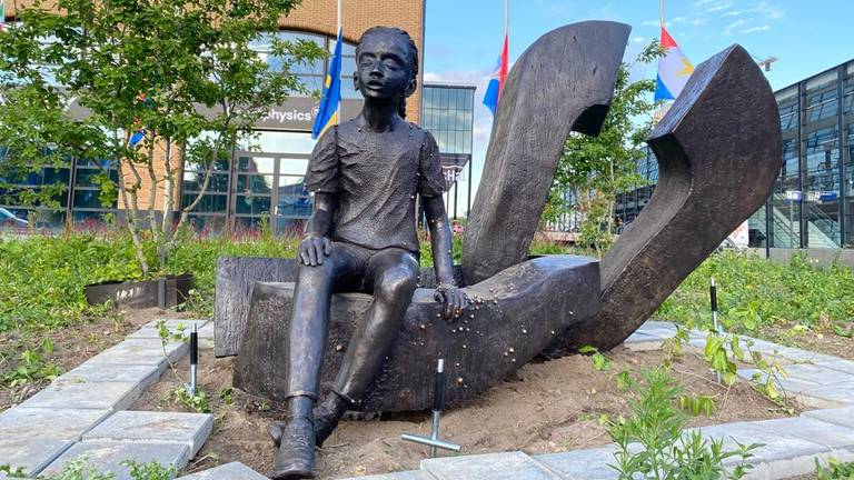 Den Bosch heeft (nog) geen slavernijmonument, dit is het monument in Tilburg (foto: Pieter Bon).