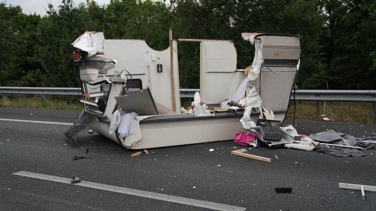 Er bleef niets over van de caravan (foto: WdG - SQ Vision).