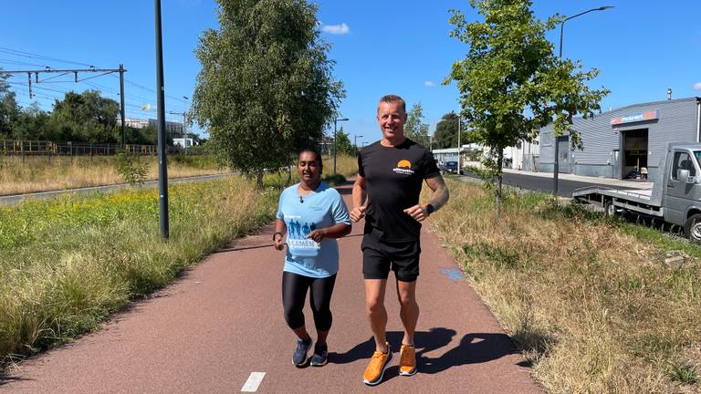 Shama traint met haar coach Guido.