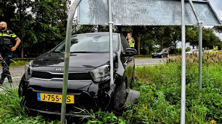 Automobilist ramt bord langs N65 (foto: Toby de Kort - SQ Vision).