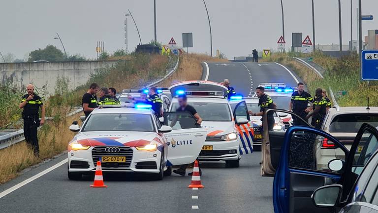 Auto met ontvoerde vrouw klemgereden op de A50, bestuurder opgepakt