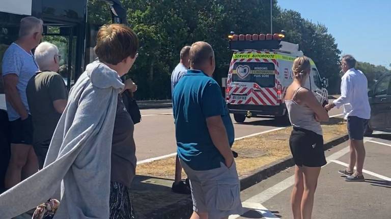 Vrijdag stond de bus voor de tweede keer lang stil (foto: Anne van den Berg Telussa). 