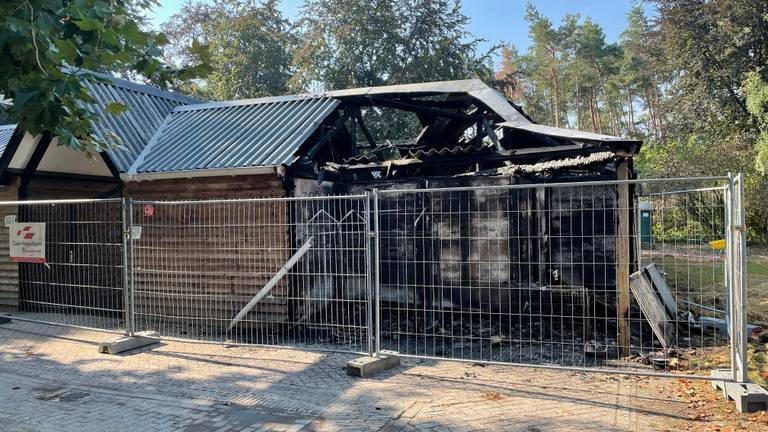 Tranen om afgebrande manege Amarant: 'Niet meer paardrijden of verzorgen'