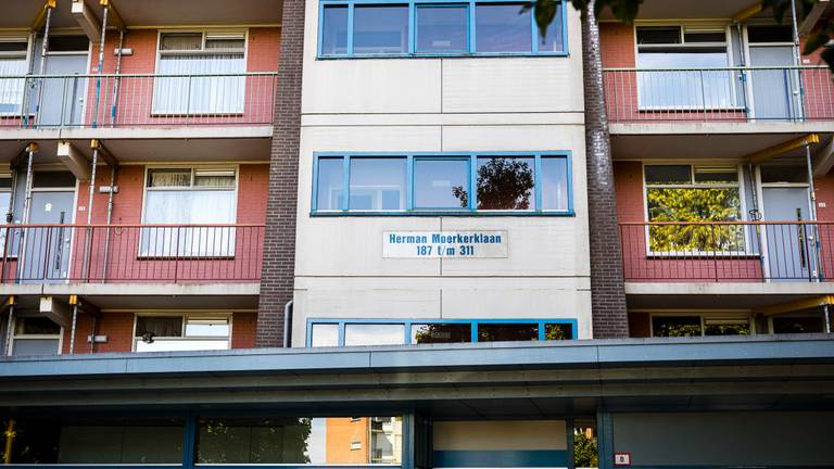 De flat in Rosmalen waar Regie dood werd gevonden. (foto: Rob Engelaar)