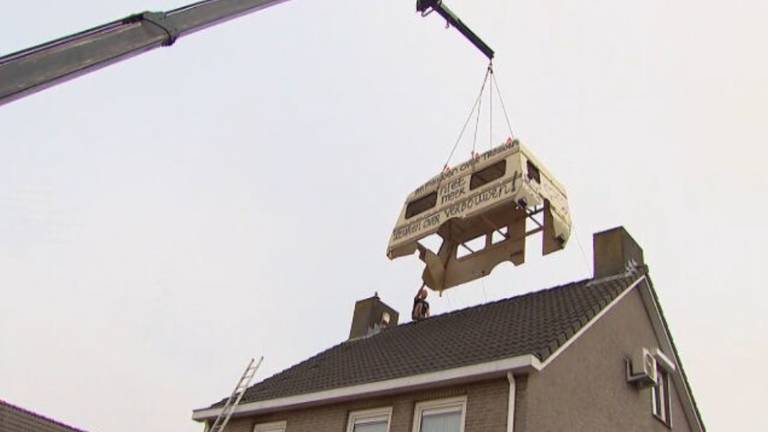 Caravan van dak gehaald bij kersvers bruidspaar: 'Ik ga hem nog missen'