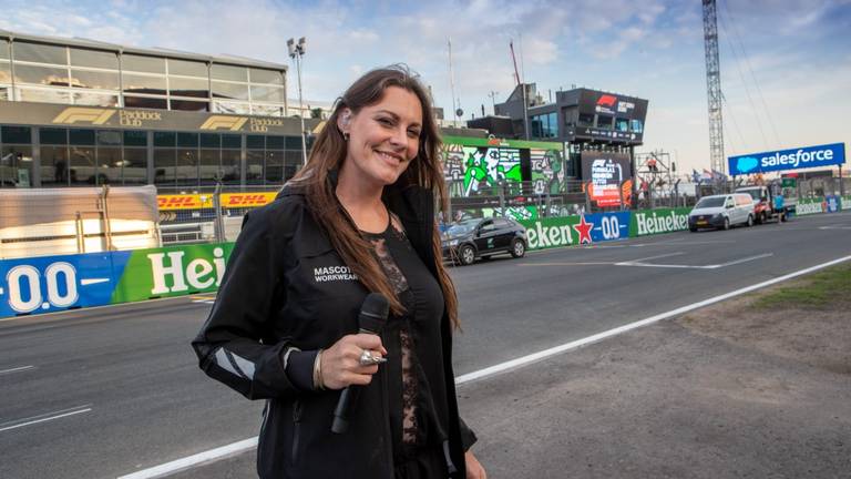 Floor Jansen na de repetitie van het Wilhelmus (foto: ANP).