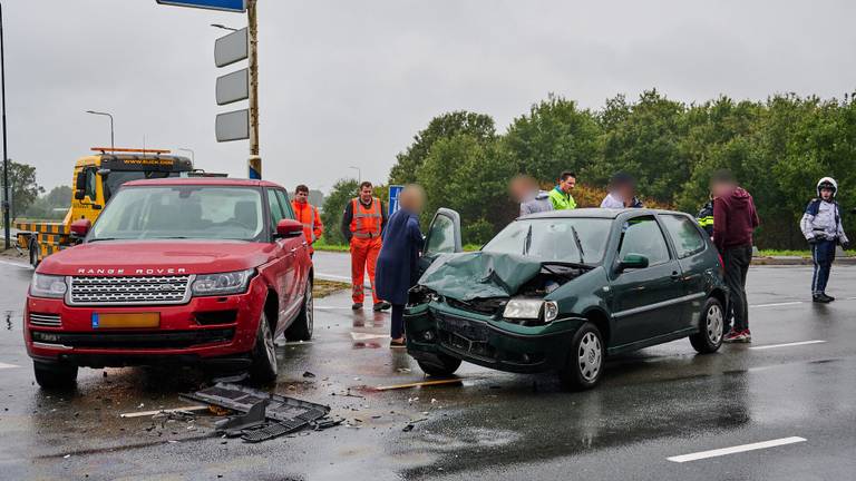 Ongeval tussen twee auto's in Ulvenhout (foto: Tom van der Put - SQ Vision).