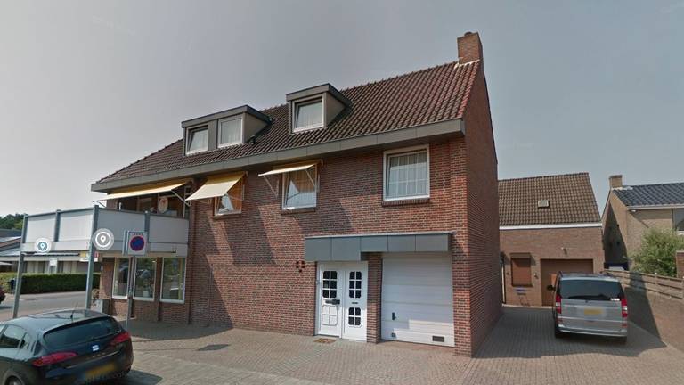 De politie deed een inval in dit huis in Sint Willebrord (beeld: Google Streetview).